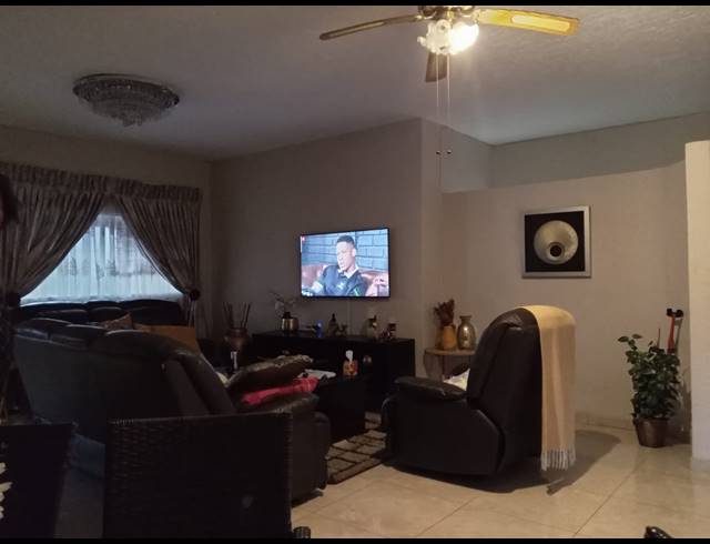 2 BEDROOM FLAT FOR SALE IN VANDERBIJLPARK CE 3